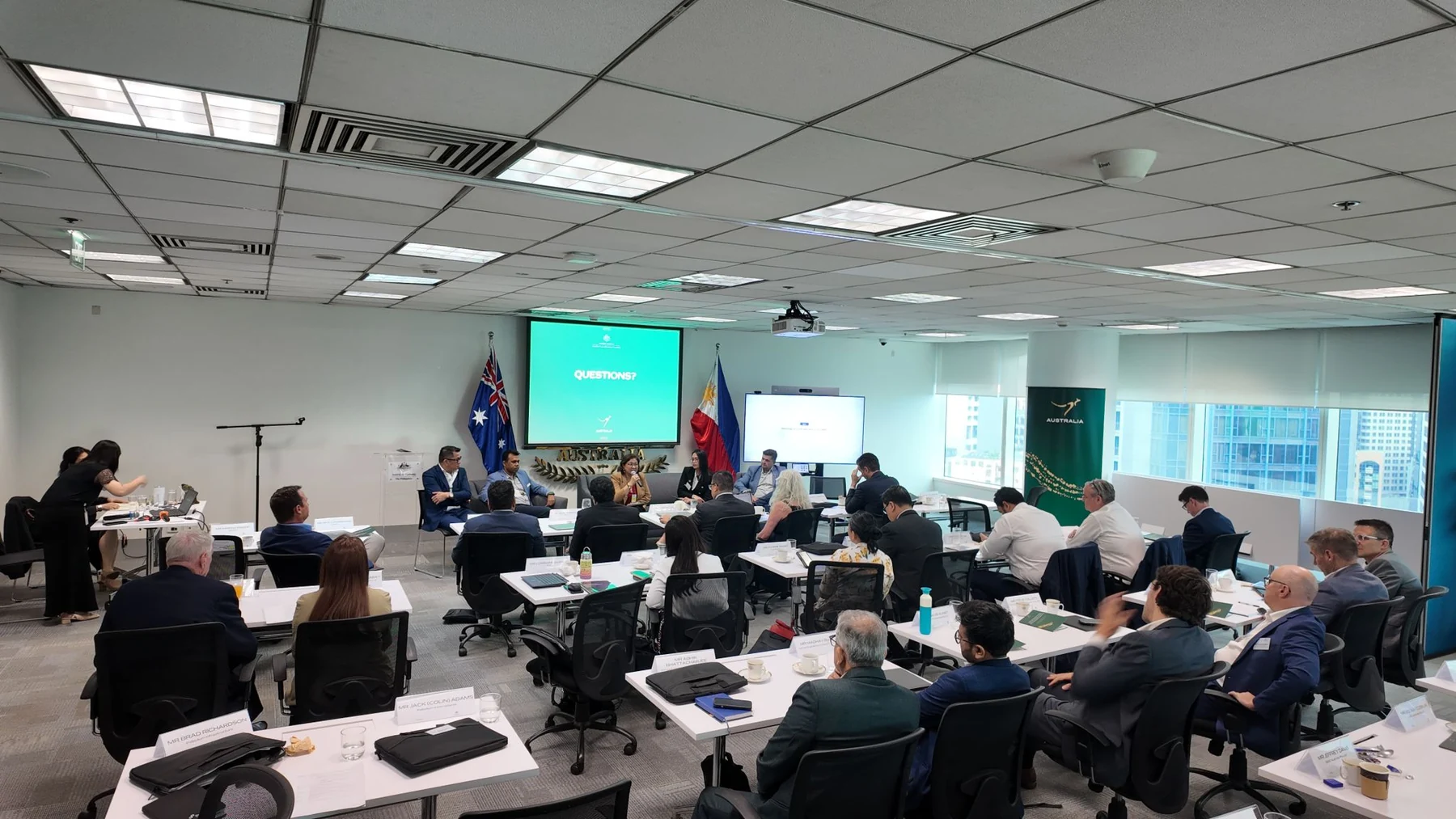 A development briefing for mission participants.